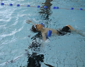 Flyting og svømming på rygg er viktig å lære.JPG
